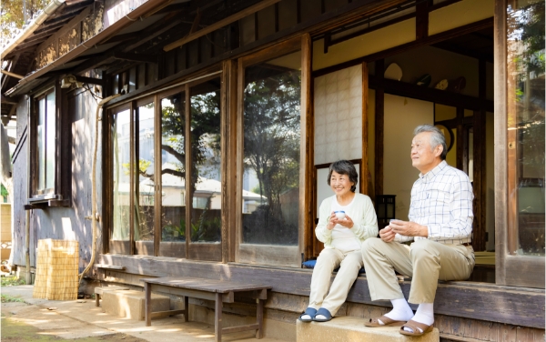 歳を重ねて、庭の手入れが面倒… イメージ写真