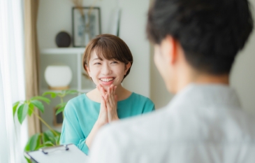 お客様とスタッフ イメージ写真